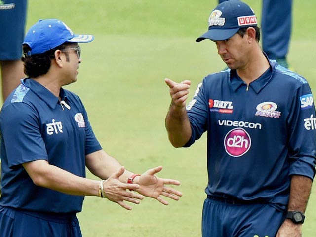 Photo : Sachin Tendulkar Guides Mumbai Indians Ahead of IPL 8