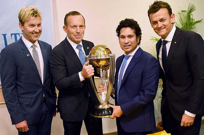 Glenn McGrath poses with the ICC World Cup trophy at the Australian... News  Photo - Getty Images