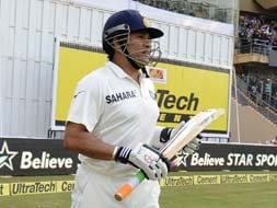 Wankhede erupts as Sachin fires on Day 1