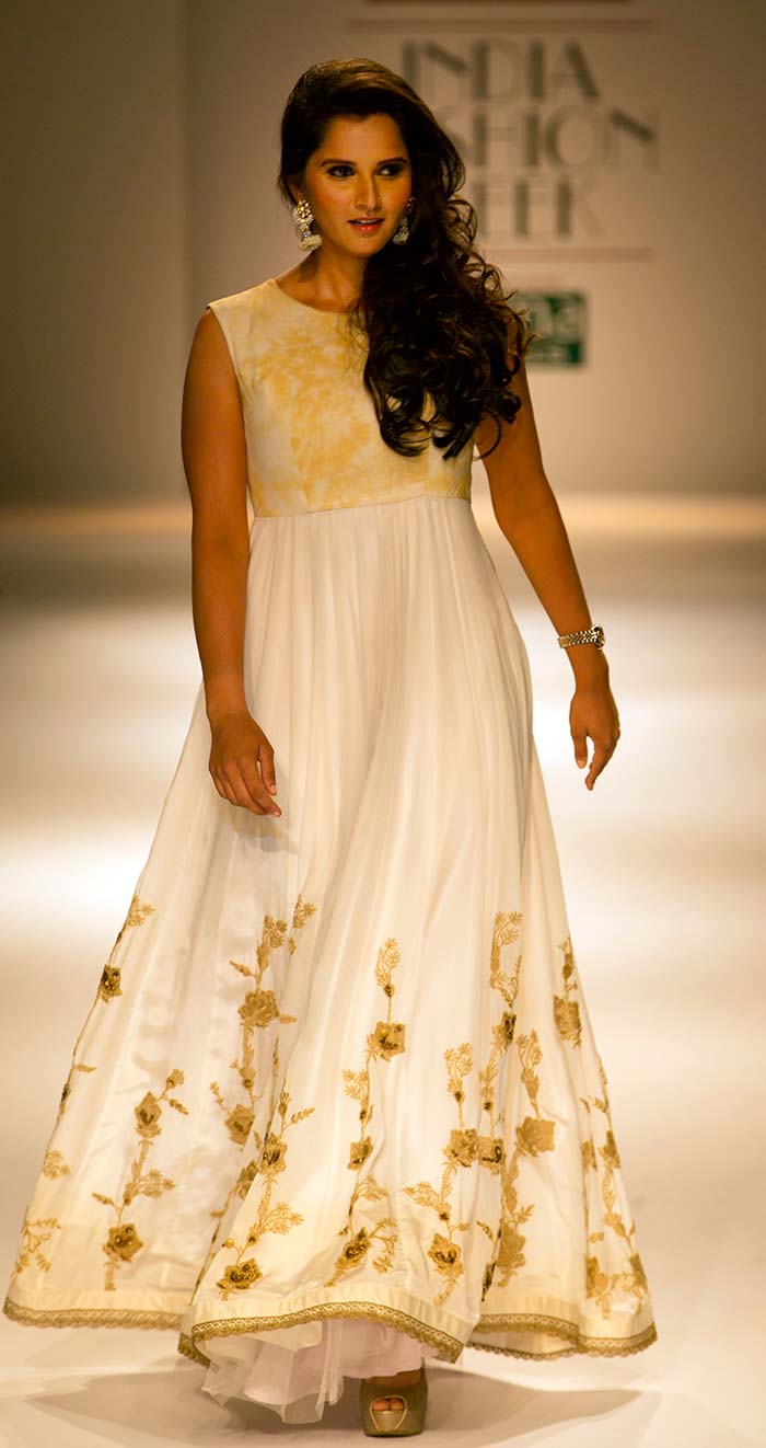 Sania Mirza Turns Showstopper At Fashion Week Photo Gallery