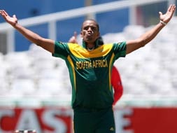 Photo : Philander, De Villiers take South Africa to consolation win over Pakistan