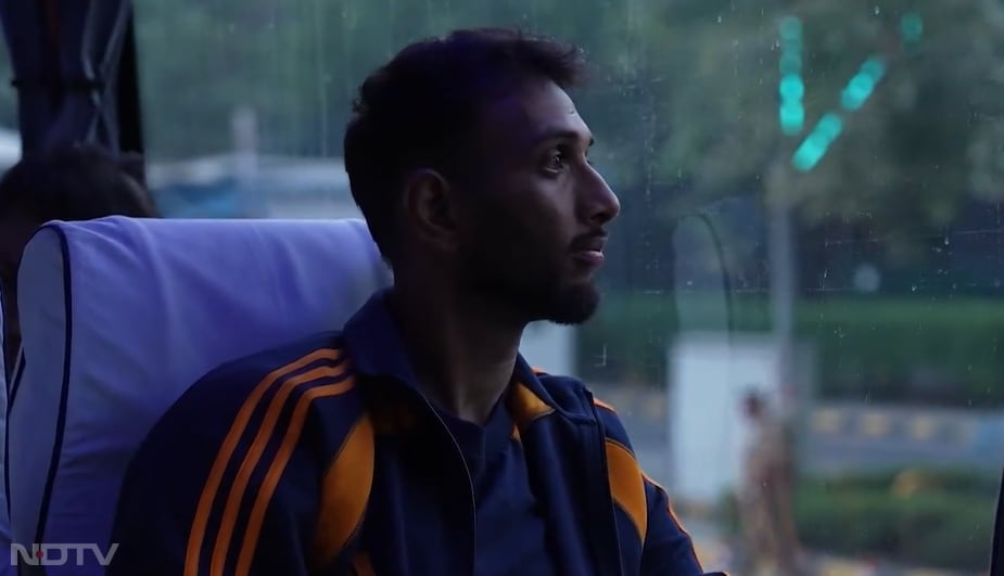 ऑस्ट्रेलिया दौरे पर रवाना होने वाले पहले ग्रुप में सहयोगी स्टाफ और कई वरिष्ठ खिलाड़ी भी शामिल हैं. बाकी सदस्य ऑस्ट्रेलिया में टीम के अभ्यास सत्र से पहले साथियों से जुड़ेंगे.  (फोटो: बीसीसीआई वीडियो क्रॉप)