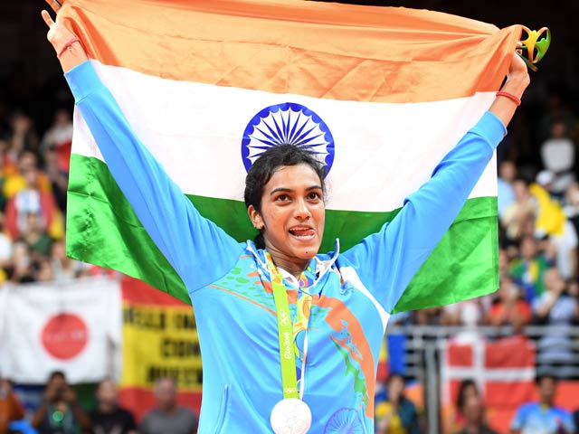 सिंधु ने ओलिंपिक में सिल्वर मेडल जीतकर रचा इतिहास