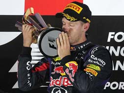 Photo : Singapore Grand Prix: Vettel triumphs under lights