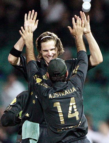 Ricky Ponting, front, reaches up to congratulate Nathan Bracken after he took 5 wickets against Sri Lanka at the Sydney Cricket Ground on Friday, February 8, 2008, during their one-day international cricket match. Australia won by 128 runs. 3rd Match: Aus-Lanka