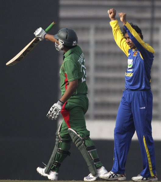 Sri Lanka's Tillakaratne Dilshan celebrates dismissing Bangladesh's Tamim Iqbal during their first One-Day International of the tri-series in Dhaka. (AP Photo) 1st ODI: SL vs B'desh