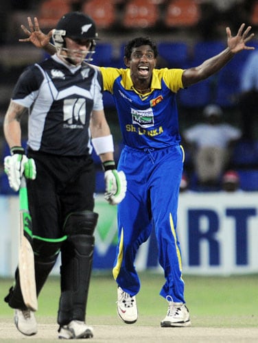 Sri Lanka's Thilan Thushara successfully appeals for a Leg Before Wicket (LBW) decision against New Zealand's Jesse Ryder during the first ODI of the Tri-Nation Championship trophy in Colombo. (AFP Photo) Tri-series: SL vs NZ