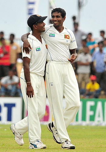 Sri Lankan cricketer Thilan Thushara celebrates with teammate Nuwan Kulasekara after he dismissed unseen New Zealand batsman Ross Taylor during the third day of the first Test match at The Galle International Cricket Stadium in Galle on Thursday. (AFP Photo) SL vs NZ: 1st Test, Day 3