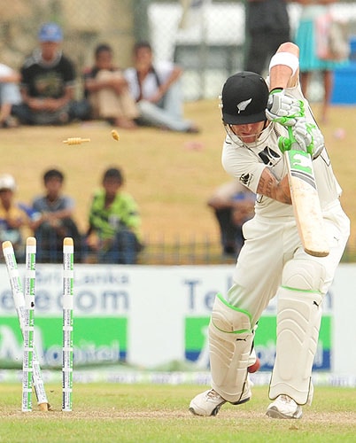 New Zealand batsman Brendon McCullum is dismissed by Sri Lankan pacer Thilan Thushara during the third day of the first Test match at The Galle International Cricket Stadium in Galle on Thursday. (AFP Photo) SL vs NZ: 1st Test, Day 3