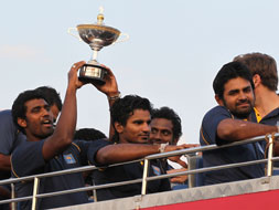 Asia Cup champions Sri Lanka return home to rousing reception