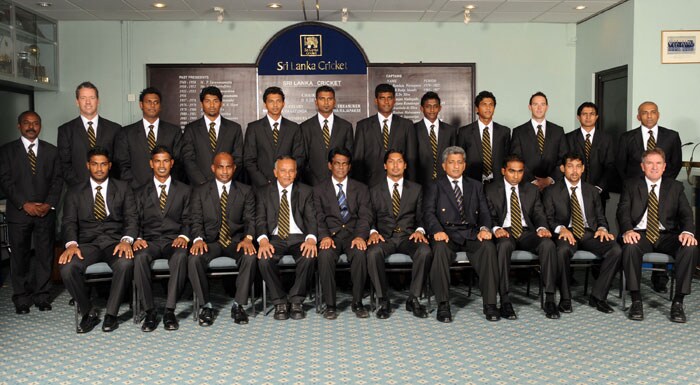 Sri Lanka has gone for a blend of youth and experience for the Caribbean Twenty20 Worlds that runs from April 30 to May 16.<br><br>Sri Lanka is going all out to win its first elusive major international Twenty20 cricket trophy, after near-misses in the previous outings.Captain Kumar Sangakkara's men lost the World T20 championship by eight wickets to Pakistan in Lords last year.<br><br>In this picture, Sri Lankan cricketers pose for a group photo. (AFP Photo) Sri Lankan team leaves for the Caribbean