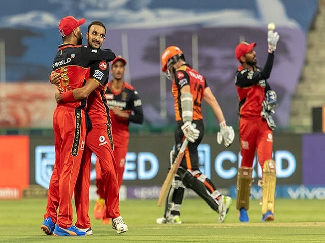 Photo : सनराइजर्स हैदराबाद ने रॉयल चैलेंजर्स बैंगलोर को 4 रनों से मात दीं