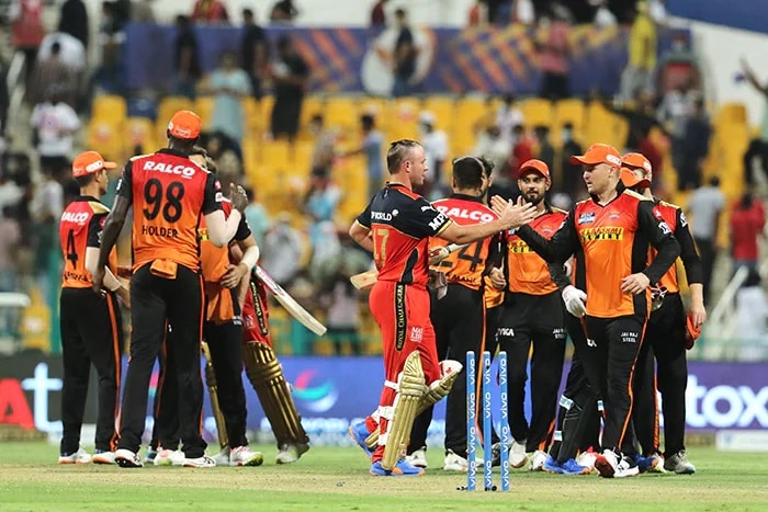 सनराइजर्स हैदराबाद ने रॉयल चैलेंजर्स बैंगलोर को 4 रनों से मात दीं