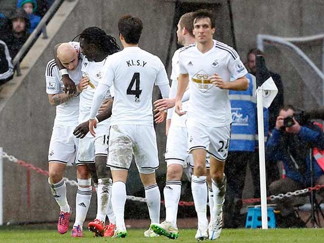 Photo : EPL: Swansea Sink Manchester United, Burnley Deny Chelsea