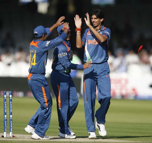India's Praveen Kumar makes an unsuccessful appeal against New Zealand's Brendon McCullum during the Twenty20 World Cup warm-up match between India and New Zealand at Lord's cricket ground in London on Monday. (AP Photo) India vs NZ warm-up match