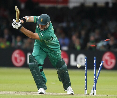 Graeme Smith is bowled by Ian Butler during their ICC World Twenty20 match at Lord's in London. (AFP Photo) WT20: SA vs NZ