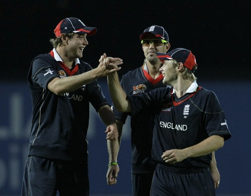England's Stuart Broad, Kevin Pietersen and Luke Wright leave the field after defeating Pakistan in the Group B Twenty20 World Cup match at The Oval ground in London. (AP Photo) WT20: ENG vs PAK