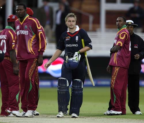 Luke Wright of England is pictured among West Indies players at the end of their Twenty20 match prior to the start of the ICC World Twenty20 at Lord's cricket ground in London, on Wendesday. (AFP Photo) Eng vs WI warm-up match