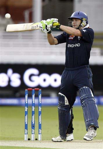 England's Luke Wright plays a shot off the bowling of West Indies' Fidel Edwards during their warm-up Twenty20 World Cup match at Lord's cricket ground in London, on Wednesday. (AP Photo) Eng vs WI warm-up match