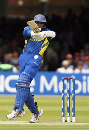 Tillakaratne Dilshan bats against Pakistan during the ICC World Twenty20 final at Lord's. (AFP Photo) WT20 Final: PAK vs SL