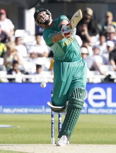 South Africa's Jacques Kallis plays a shot off the bowling of Pakistan's Sohail Tanvir during their warm-up Twenty20 World Cup match at Trent Bridge cricket ground in Nottingham, England on Modnay. (AP Photo) Pak vs SA warm-up match