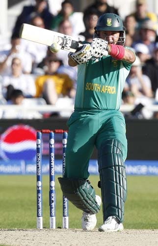 South Africa's Herschelle Gibbs plays a shot off the bowling of Pakistan's Umar Gul during their warm-up Twenty20 World Cup match at Trent Bridge cricket ground in Nottingham, England on Monday. (AP Photo) Pak vs SA warm-up match
