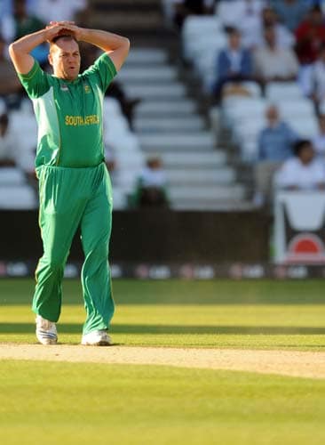 South Africa bowler Jacques Kallis shows his dismay after being denied a wicket against Pakistan during a warm-up match at Trent Bridge in Nottingham, England on Monday. (AFP Photo) Pak vs SA warm-up match
