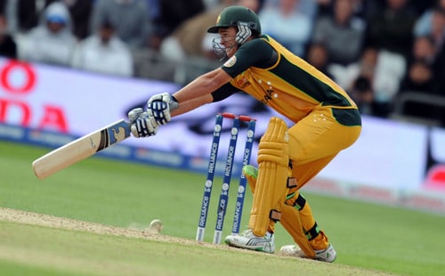 Natahan Hauritz bats during the World Twenty20 match against Sri Lanka at Trent Bridge in Nottingham. (AFP Photo) WT20: AUS vs SL