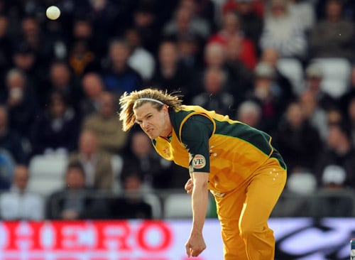 Nathan Bracken bowls against Sri Lanka during the World Twenty20 match at Trent Bridge in Nottingham. (AFP Photo) WT20: AUS vs SL