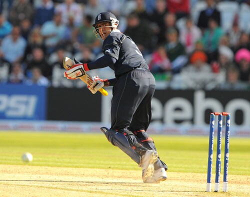 Owais Shah scores runs against South Africa during the ICC World Twenty20 match at Trent Bridge in Nottingham. (AFP Photo) WT20: ENG vs SA