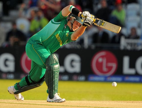 Graeme Smith scores runs during the ICC World Twenty20 match against England at Trent Bridge in Nottingham. (AFP Photo) WT20: ENG vs SA