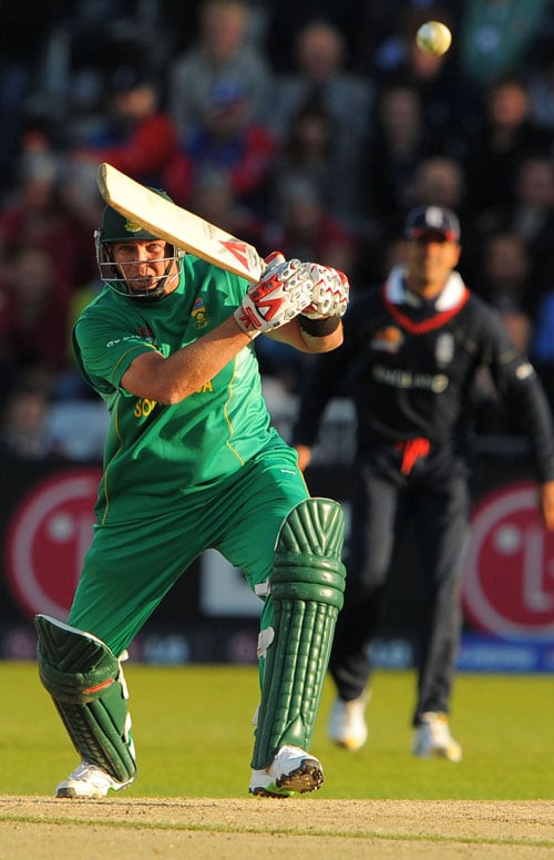 Jaques Kallis scores runs during the ICC World Twenty20 match against England at Trent Bridge in Nottingham. (AFP Photo) WT20: ENG vs SA