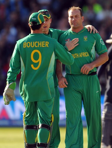 Jacques Kallis is congratulated for bowling out Paul Collingwood during the ICC World Twenty20 match at Trent Bridge in Nottingham. (AFP Photo) WT20: ENG vs SA