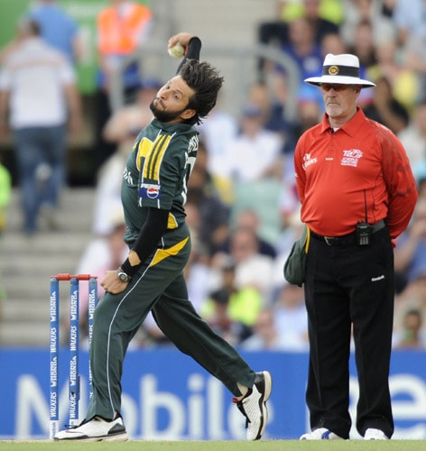 Shahid Afridi bowls against Ireland during an ICC World Twenty20 match at the Oval in London. (AFP Photo) WT20: PAK vs IRE