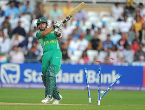 Herschelle Gibbs is bowled out by RP Singh of India (not in picture) during the Super 8 stage of the ICC World Twenty 20 cricket match at Trent Bridge in Nottingham on June 16, 2009. (AFP Photo) WT20: IND vs SA