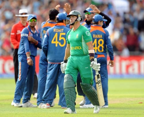 Herschelle Gibbs walks off the field after being bowled out by RP Singh during the Super Eight stage of the ICC World Twenty 20 cricket match at Trent Bridge on June 16, 2009. (AFP Photo) WT20: IND vs SA