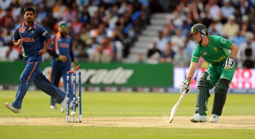 AB de Villiers returns to his crease in time against India during the Super Eight stage of the ICC World Twenty 20 match at Trent Bridge on June 16, 2009. (AFP Photo) WT20: IND vs SA