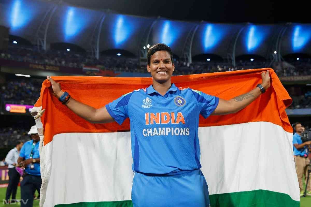 आंखों में आंसू, कंधे पर तिरंगा...वर्ल्ड चैंपियन टीम इंडिया का सेलिब्रेशन, देखें तस्वीरें