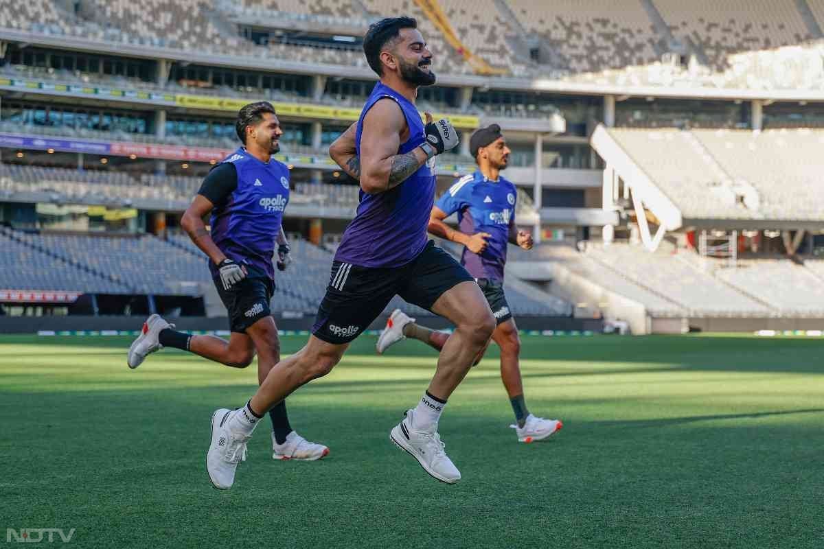 भारत और ऑस्ट्रेलिया के बीच पर्थ में होने वाले सीरीज के पहले मैच से पहले भारतीय खिलाड़ी नेट्स पर जमकर पसीना बहा रहे हैं. (फोटो क्रेडिट : X@BCCI)