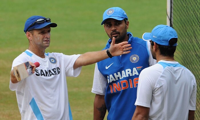 Indian cricket coach Gary Kirsten (L) gives batting tips to Murali Vijay (C) and Virat Kohli (R) during a training session at The Jawaharlal Nehru Cricket Ground in Margao.(AFP Photo) Ind vs Aus 3rd ODI: Teams' training session