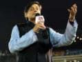 Photo : Shashi Tharoor's night out at TUCC