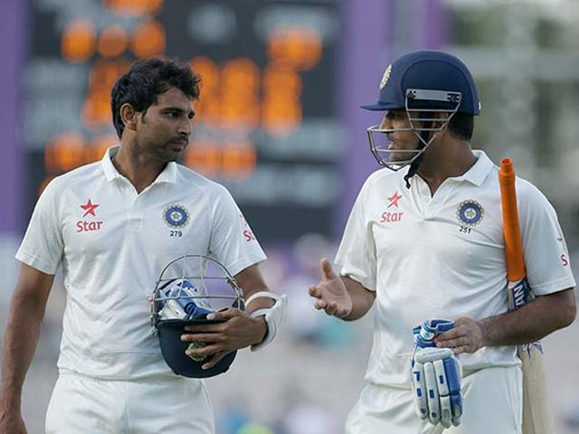 Third Test , Day 3: MS Dhoni Wages Lone War for India With Fighting Fifty