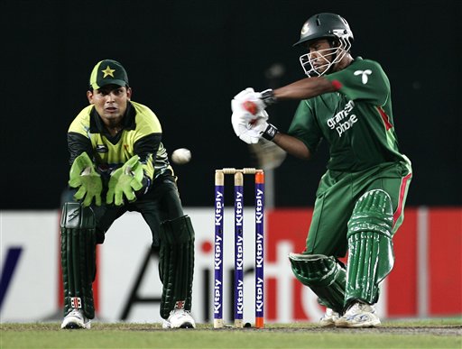 Bangladesh's Mohammad Ashraful, right, plays a shot as Pakistan's wicket keeper Kamran Akmal looks on during their first one-day international cricket match in Dhaka on Sunday, June 8, 2008. Bangladesh vs Pakistan, 1st ODI