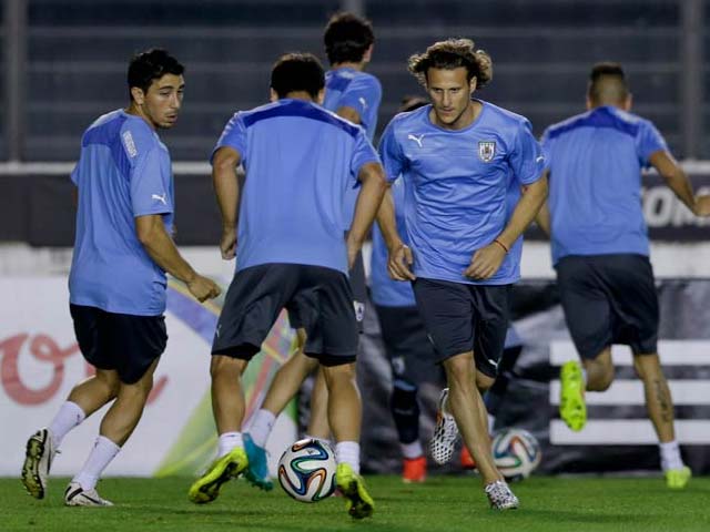 Photo : FIFA World Cup: Suarez-Less Uruguay Gear Up to Knock Colombia Out