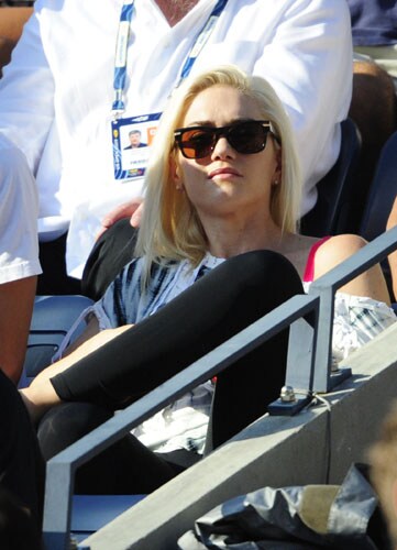 Singer Gwen Stefani watches tennis player Roger Federer from Switzerland plays against Novak Djokovic from Serbia during their semifinals match of the 2009 US Open in New York. (AFP Photo) US Open Day 14