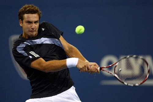 Ernests Gulbis of Latvia returns a shot against Andy Murray of Great Britain during day two of the 2009 US Open at the USTA Billie Jean King National Tennis Center on September 1, 2009. (AFP Photo) US Open Day 2
