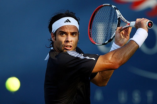 Fernando Gonzalez of Chile returns a shot against Josselin Ouanna of France at the USTA Billie Jean King National Tennis Center in the Flushing neighborhood of the Queens borough of New York City. (AFP Photo) US Open Day 5