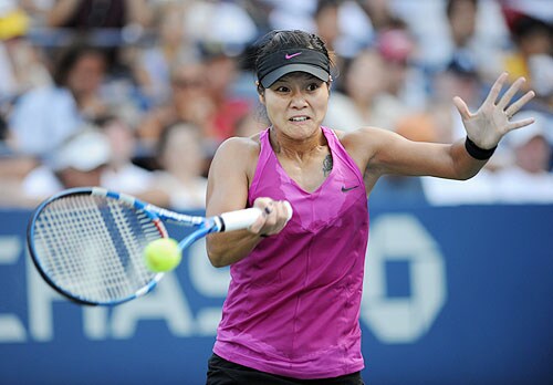Na Li of China returns a shot to Maria Kirilenko of Russia during their 3rd round US Open match at the USTA Billie Jean King National Tennis Center in New York. (AFP Photo) US Open Day 5