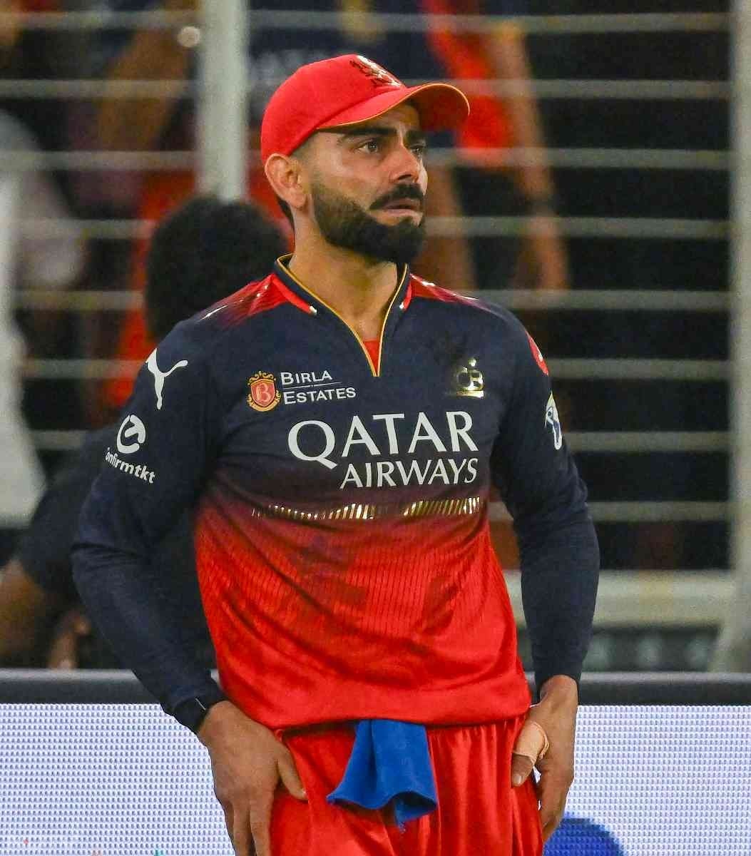 जीत तय होते ही विराट कोहली अपने आंसू पर काबू नहीं पा सके मैदान पर ही रोने लगे. (फोटो क्रेडिट:आईएएनएस)