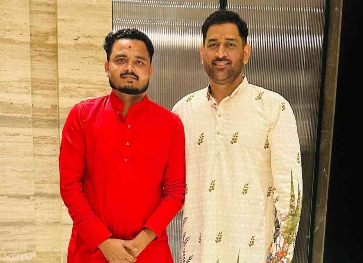 दीपावली के दिन महेंद्र सिंह धोनी.